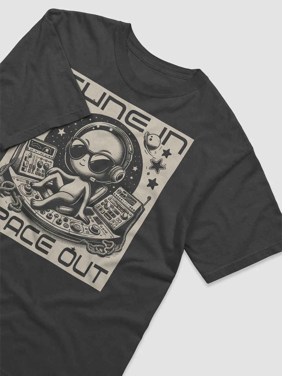 Tune In, Space Out - Galactic Vibes Alien DJ Vintage Graphic T-Shirt for Space Enthusiasts product image (7)