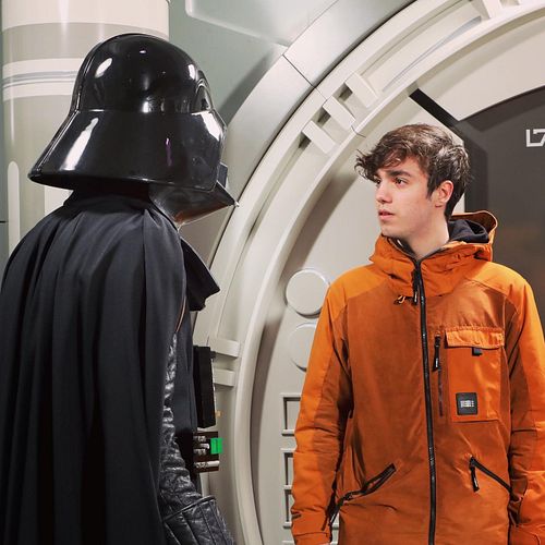 May the force be with you. Super sick om Darth Vader te zien in het echt. @disneylandparis
