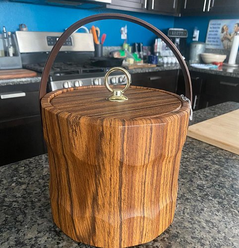 💫The fact that faux woodgrain gives me hardcore nostalgia should be a strong indicator of how old I am. 🗝️
 Found this beauty...