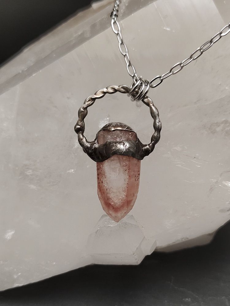 Sorcery Talisman - Blood Phantom QTZ product image (8)