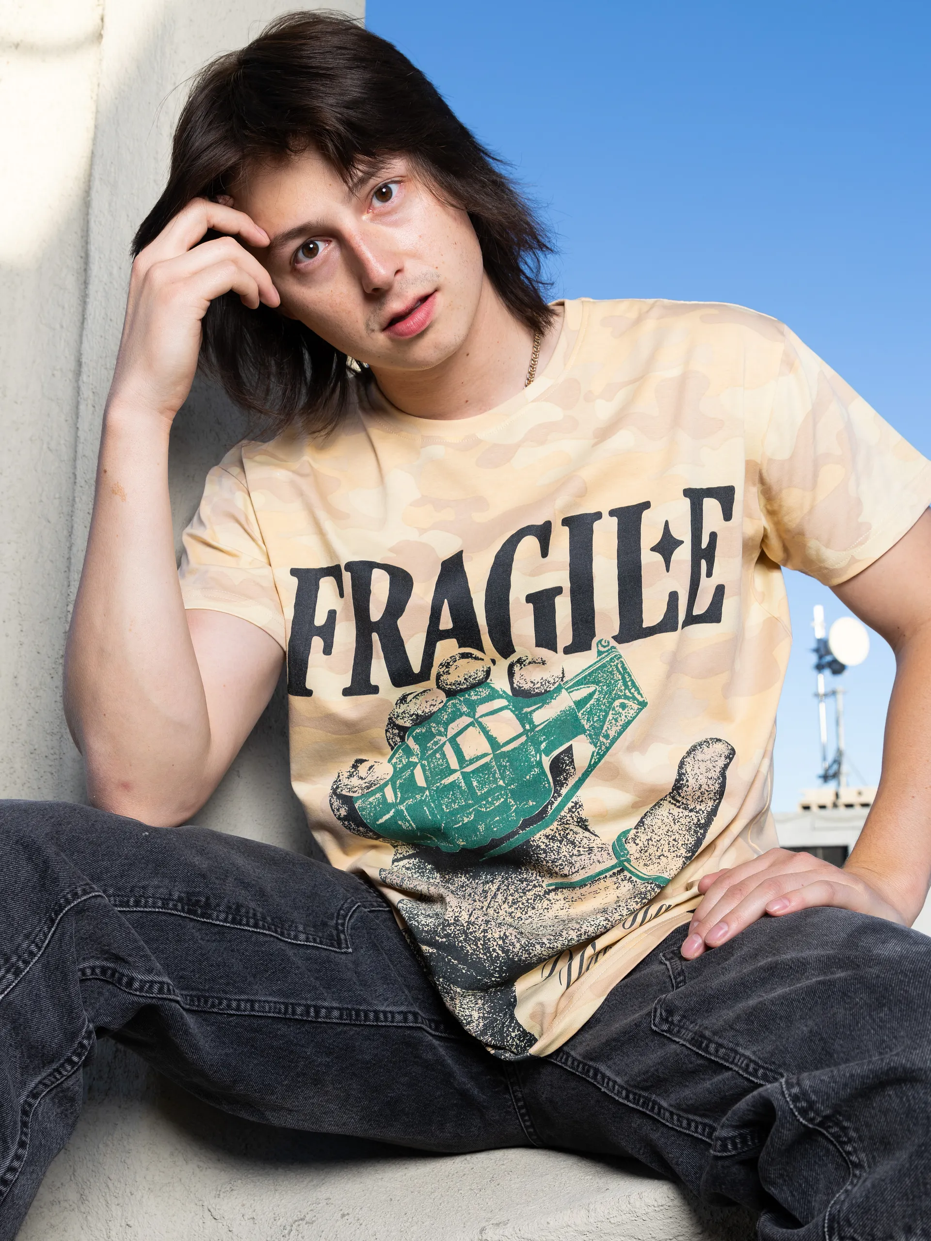 Fragile tee shop