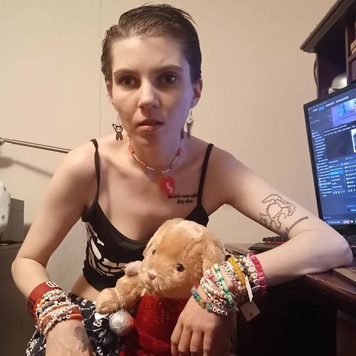 Today I am crafting for Halloween! Come join in and craft with me this inst-HISS at twitch.tv/missmenagerie 🍑

Happy Hallowee...