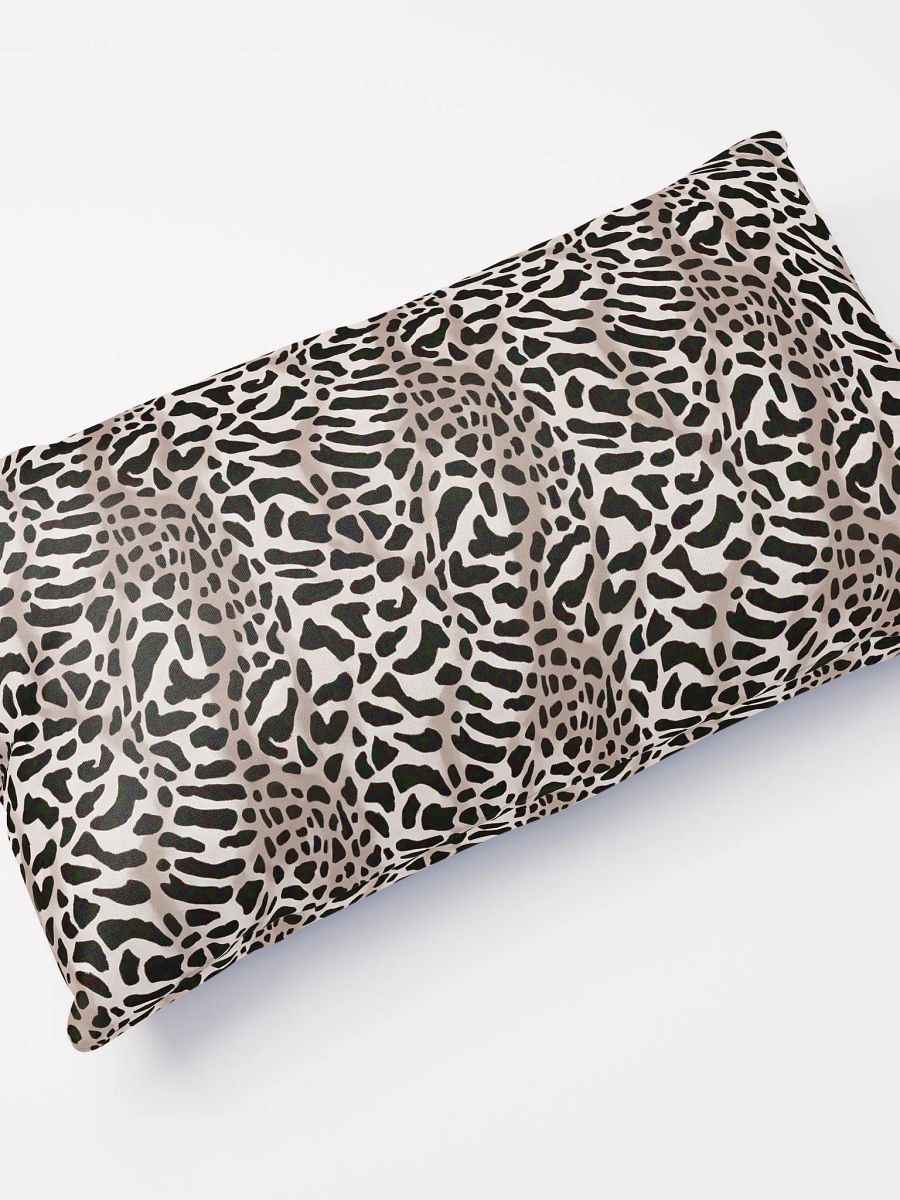Cafe Giraffe Pillow product image (12)