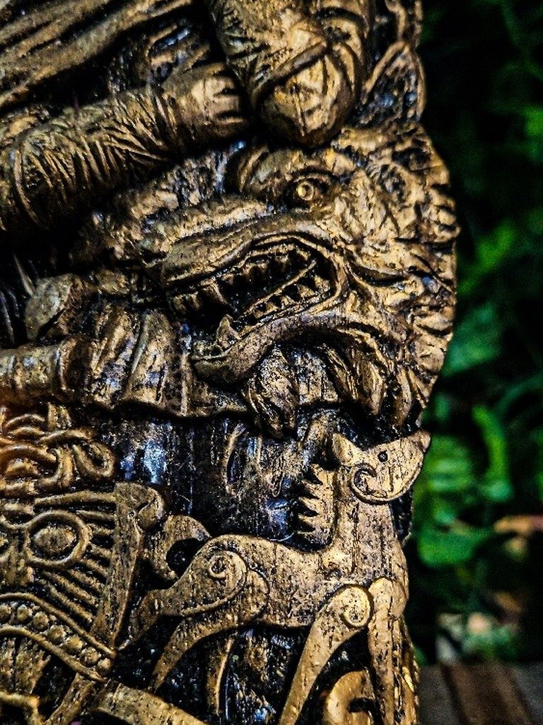 The Armored Kingdom Loki's Mischief Carved Deceiver Statue product image (3)