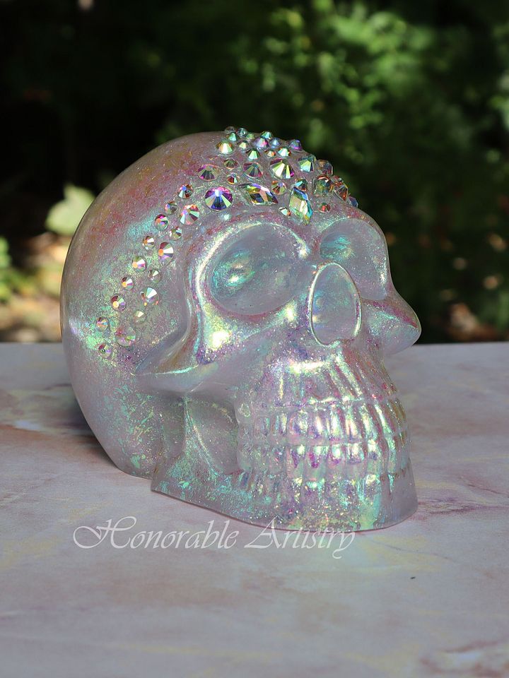 Opalescent-Pearlescent Rhinestone Resin Skull product image (2)