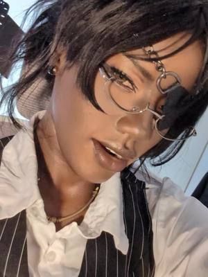 Levi you're sooo strong...💀💀 this y/n memes have on a chock hold 💕🧍🏾‍♂️💀 anyway #hanjizoecosplay #aot  #fyp #wlwtiktok #hanjizoe  to support me/my small business here is the link 🔗 to my Cosplay inspired Makeup Store: https://bluesno-shop.fourthwall.com/ to get the same eye makeup result( get my Moreno palette, Rosa Pallete and Black eyeliner) full makeup tutorials will be coming in July 💕 #poccosplay #cosplaymakeup #hanjizoecosplay #aotseason4 #yn 