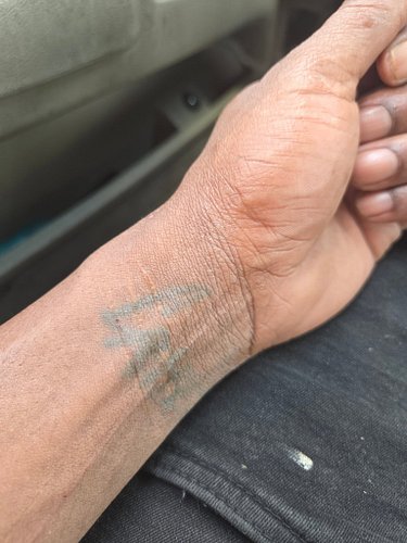 I Slit my wrist again but it's still not workin the blood won't pour out