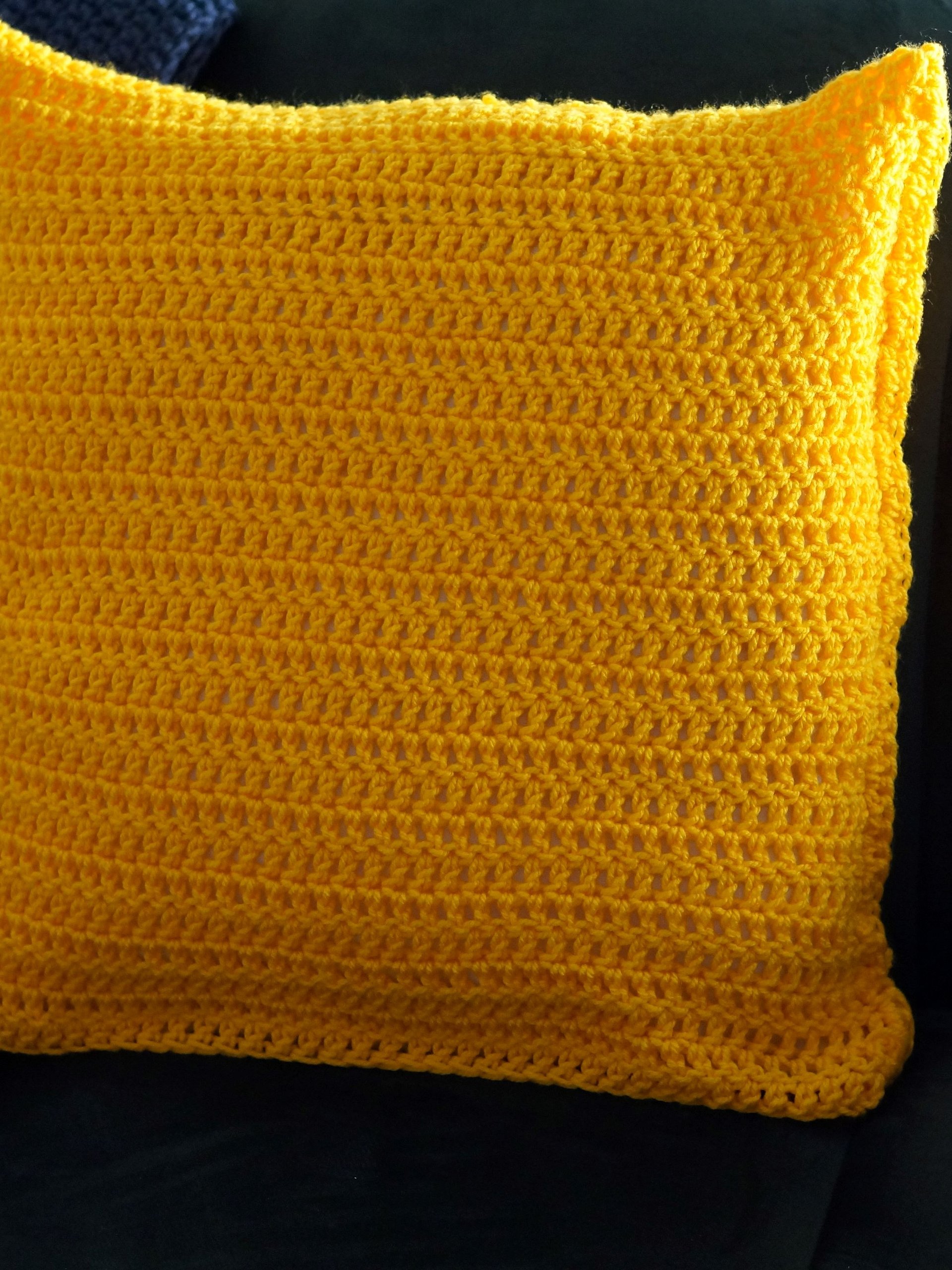 Bobble stitch pillow cover pdf pattern product image (1)