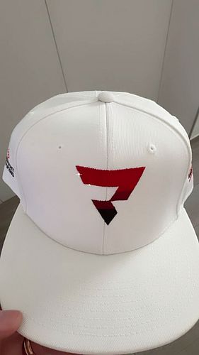 Arrivato il primo gadget personalizzato SNAPBACK Bianco 👉 https://pintuxttv-shop.fourthwall.com/supporters 👈