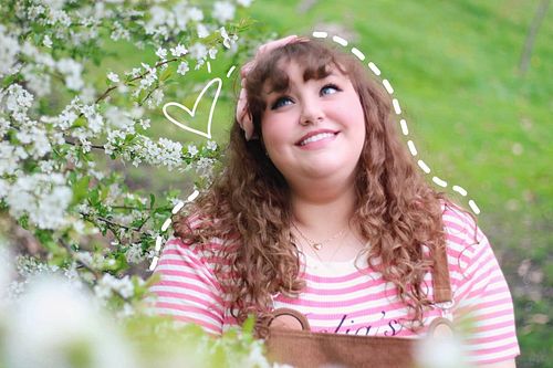 The cherry blossoms are blooming where I live, so I visited a magic forest with my friends and we all danced with the petals!...
