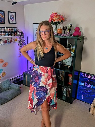 Sundress-a-thon day 2! The ultimate summer dress! Ps peep the updated stream room 🫣 it's not done yet but we're getting there...