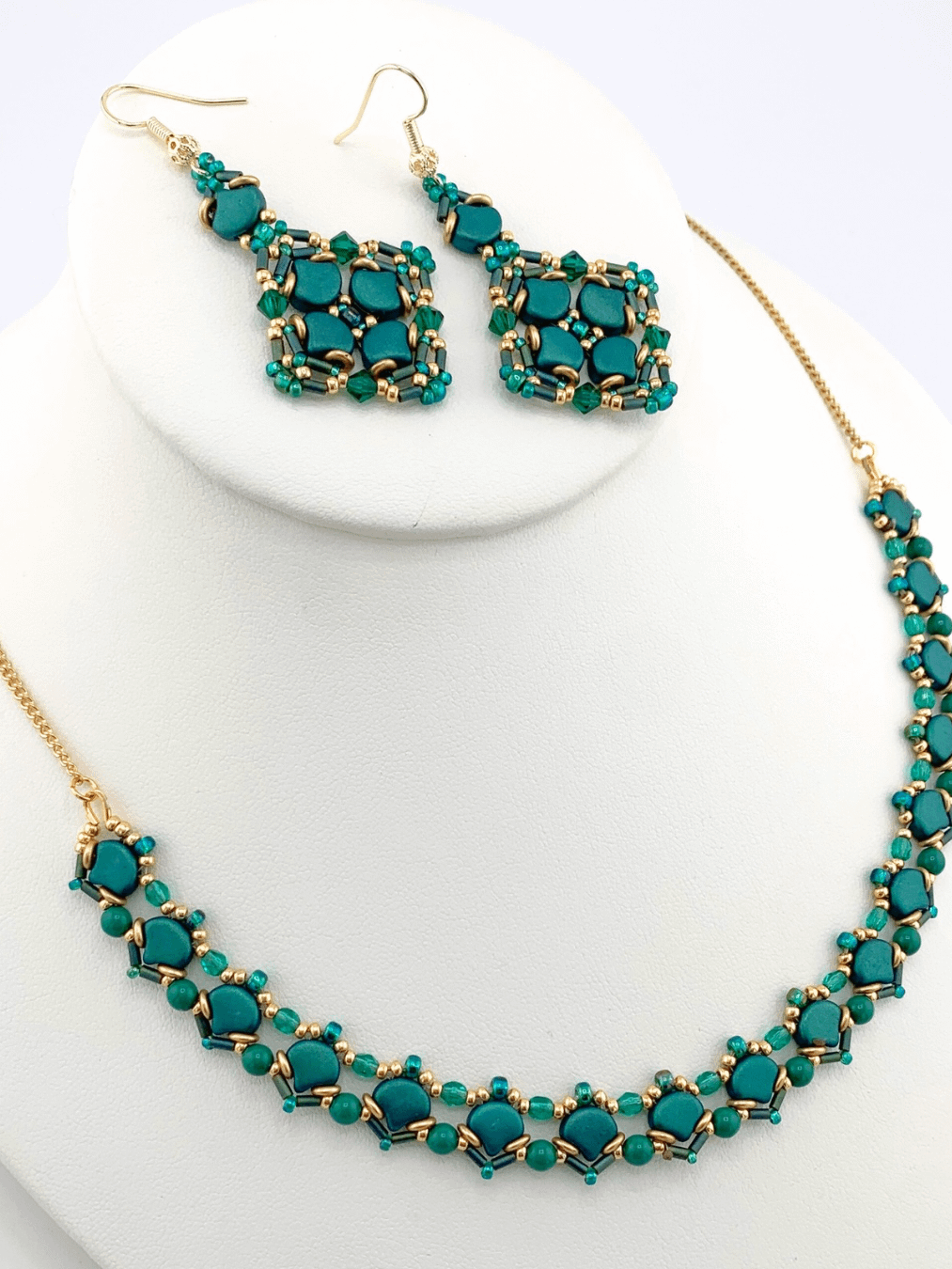 Queen’s Trellis Necklace Earrings Set - Green product image (6)