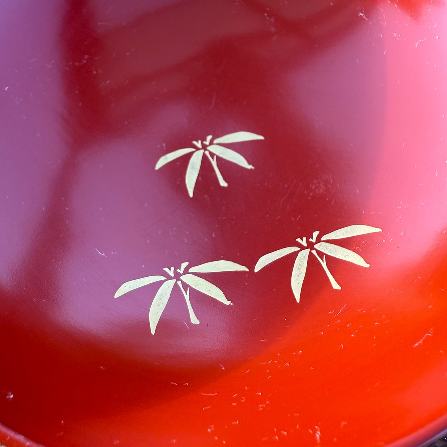 🎎 Japanese Lacquered Owan Bowl with Stylized Floral Motif – Japan Antique Roadshow product image (6)