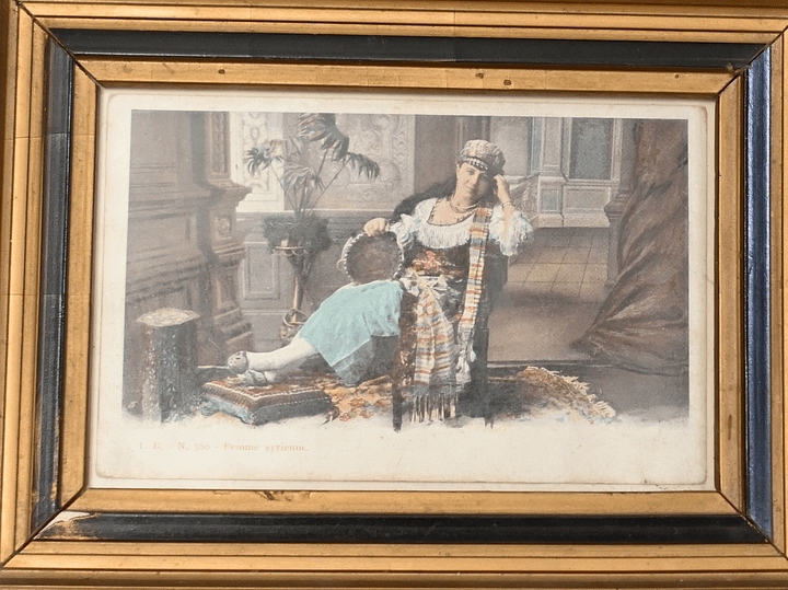 صورة قديمة لامرأة سورية في اطار عتيق product image (2)