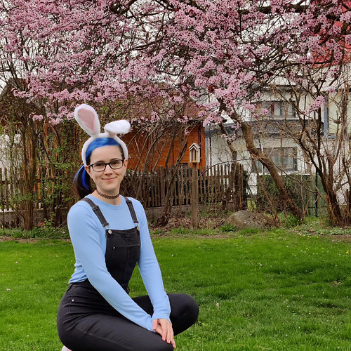 Greetings from the Easter bunny 🐰 

#easter #easterbunny #happyeaster #bunnyears #cherrytree #garden #spring #sakura #cherryb...