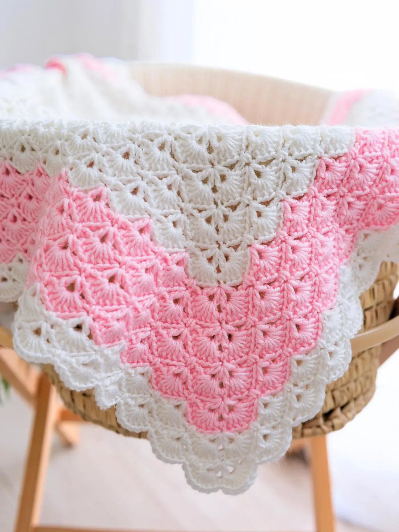 Crochet Pattern: Shell Stitch Blanket (With 3D Bow) product image (3)