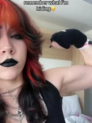 These guns cannot be contained💪 #gothic #gothicgirl #gym #gymgirl 
