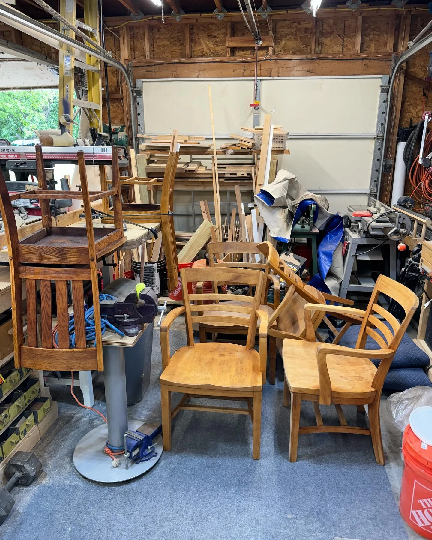 Chairs everywhere
.
.
.
#Woodworking #woodworkingyoutuber #woodworkingcommunity #bassadorwoodworking #bassador #tools #creato...