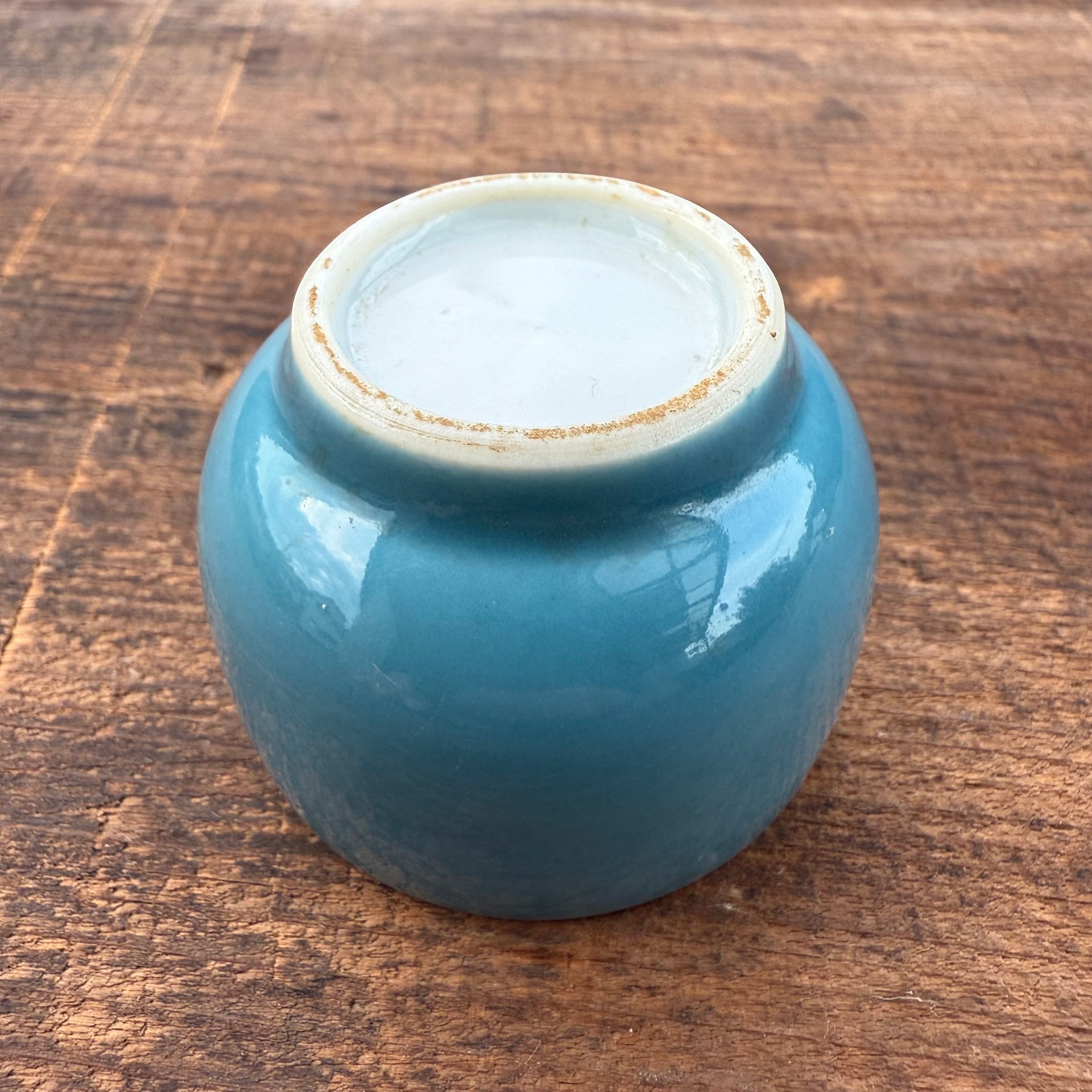 🎎 Vintage Japanese Guinomi Sake Cup – Turquoise-Blue Glaze with Floral Interior product image (3)