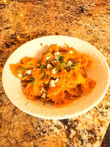 A mainstay in the house these past few years. Baked feta and tomato pasta. Y. U. M!
