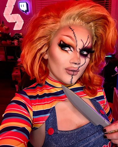 The difference a week can make 🤡 

Eyes: @glamlite & @nyxcosmetics 
Base: @mehronmakeup 
Lips: @glamlite nyxcosmetics
