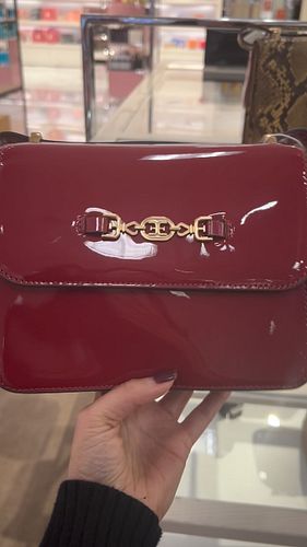 👜HOT STYLES UNDER $200!! Sam Edelman Loraine in red, Kurt Geiger shopper in Navy, Olga Berg in sparkly silver. Shop the video...