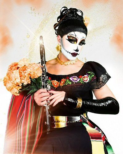 🏵️ Día De Los Muertos 🏵️

Getting to wear traditional folklorico garments through the lens of Claire Annette felt like such a...