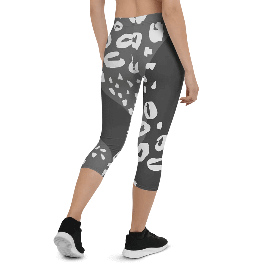 Grey Wilderness Camo Capri Leggings product image (3)