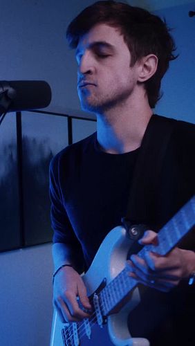 i was always drawn to dramatics 🗡️

#guitars #toxic