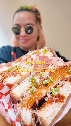 100% recommend checking out the @bettesparm pop up at @squarepieguys this weekend ✨🥧🍕 oct 19/20

#katsusando #sando #chickenp...