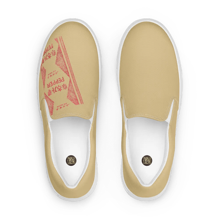 Air Koryo Pepper-Design Sneakers – Unique North Korean-Inspired Footwear product image (2)