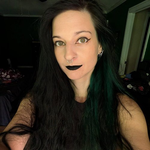 Vocal and bass stream starting now!! #Twitch #live #behthulhu #bass #vocals