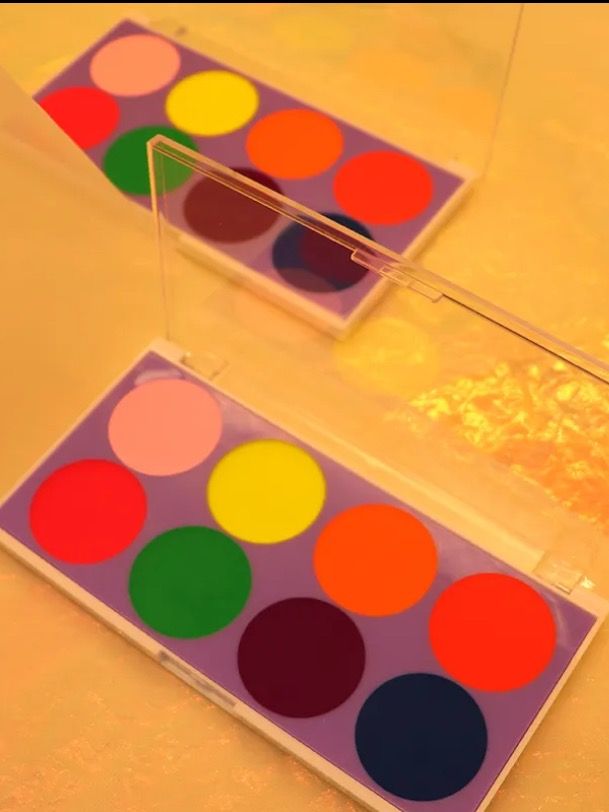 UV activated eyeliner palette product image (2)