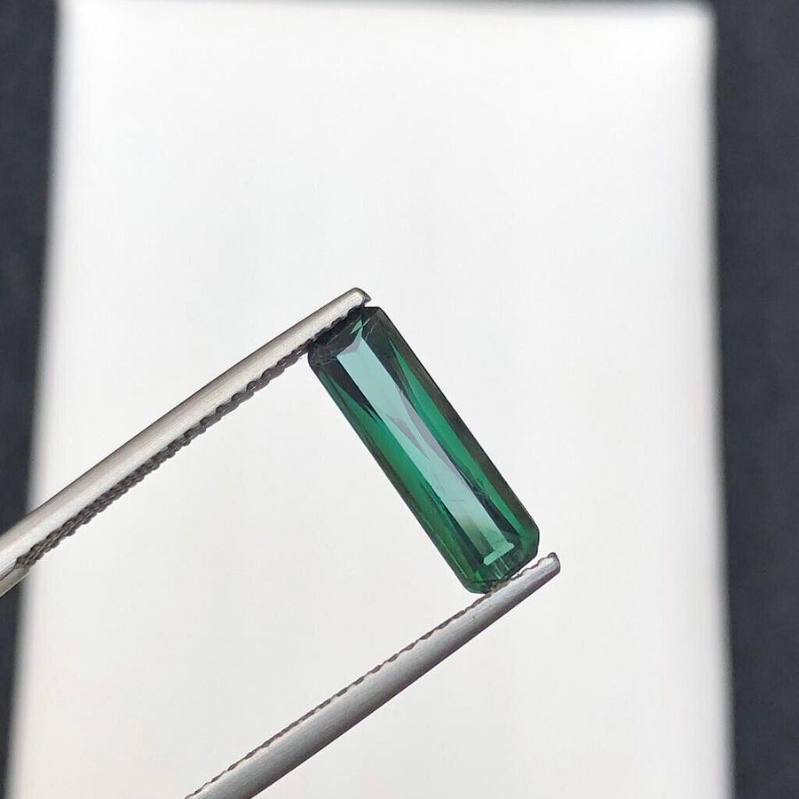 LONG EMERALD CUT CHROME COLOR TOURMALINE GEMSTONE FOR WIRE WRAPPING, 1.75 CRT product image (4)
