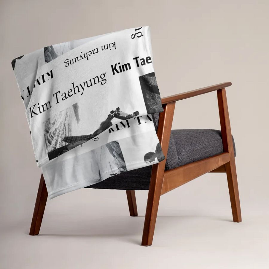 Kim Taehyung Throw Blanket product image (3)