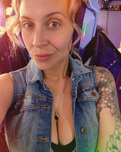 Ambiguous Selfie Post.  LONG TIME NO SEE YOU SAY....
well.... true.  BUT. I'm here.  Hi!! 

Say hello to me or Tell me I'm cu...