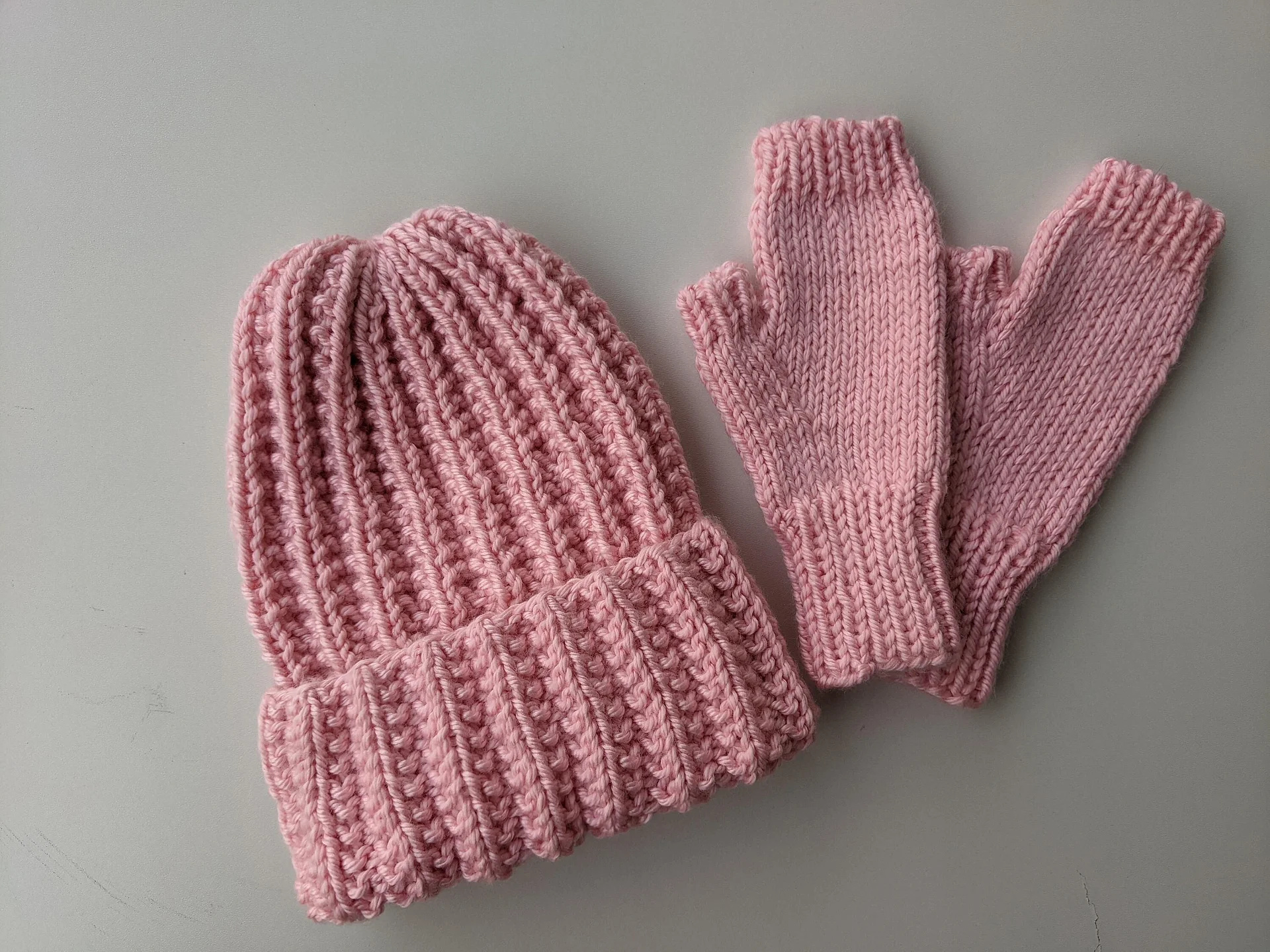 Unisex Ribbed Knit Hat Pattern for Men & Women product image (5)