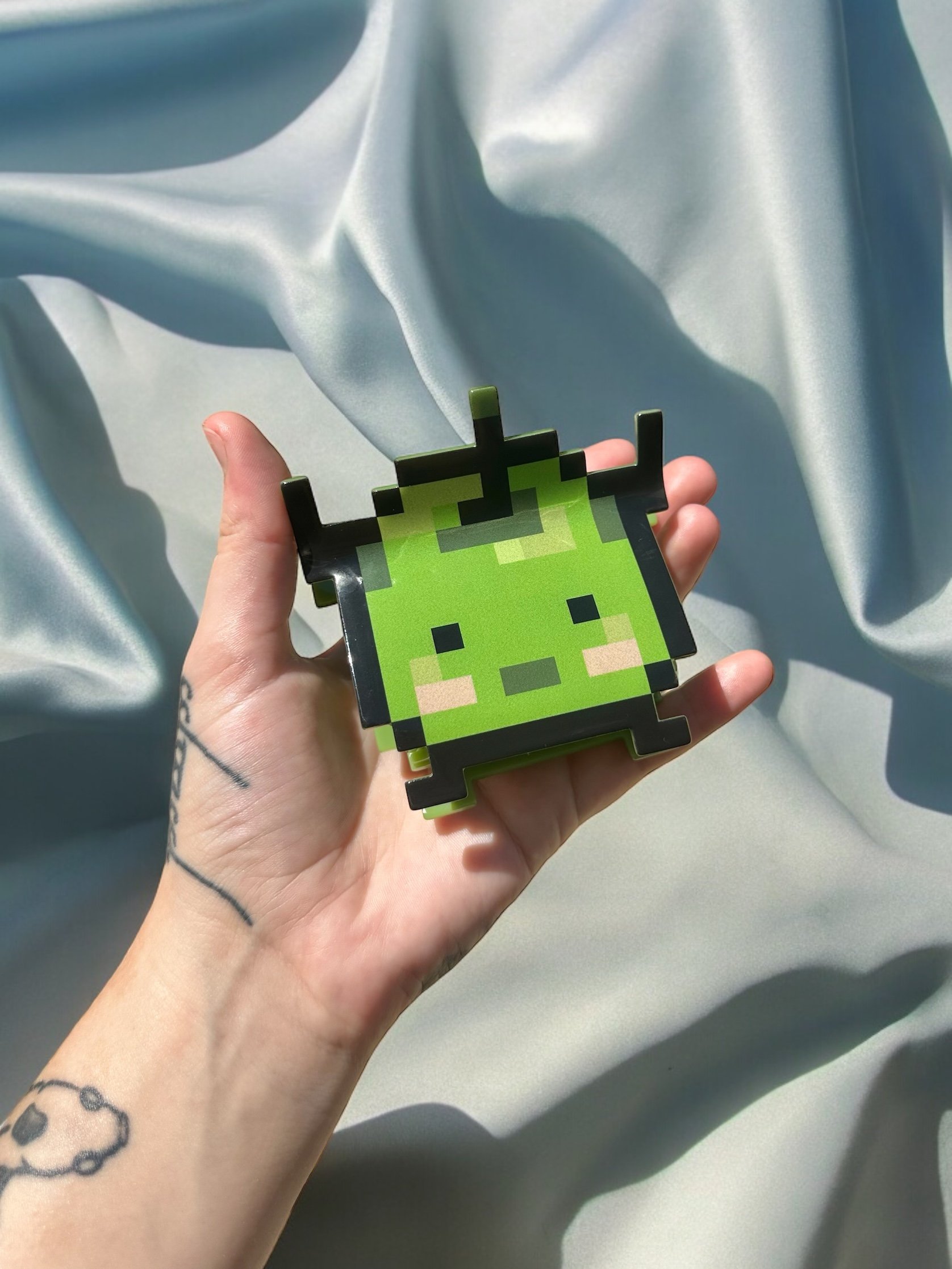 GREEN JUNIMO HAIR CLAW product image (1)