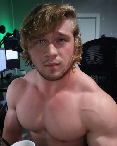 Good Morning! ☀️ 
.
Tags: #bodybuilding #goodmorning #oldies #gym #chest #muscle #fitfam #fyp #foryoupage #explorepage