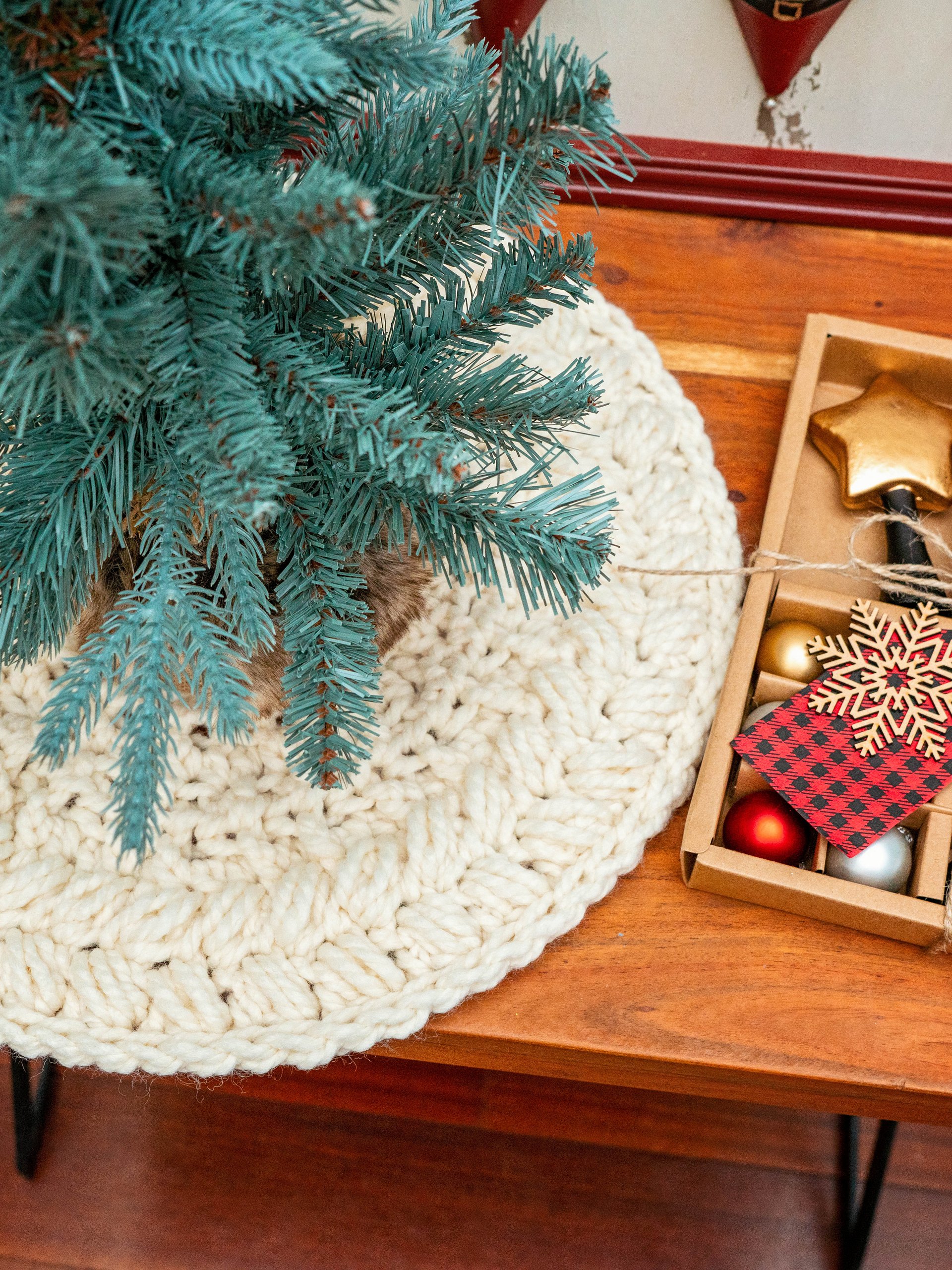 Macchiato Wreath Tree Skirt Tutorial product image (1)