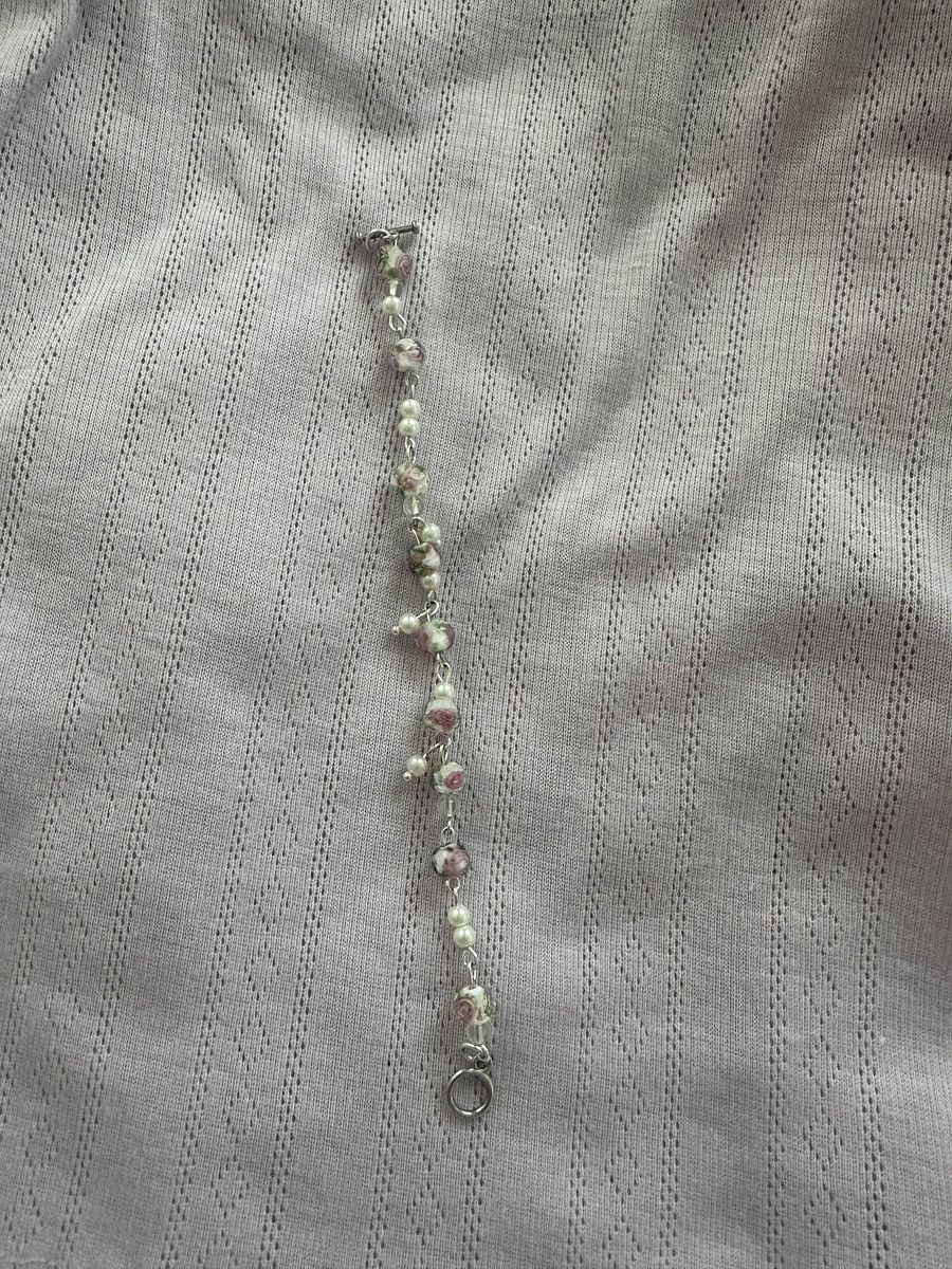 Dainty floral and pearl bracelet - Handmade product image (6)