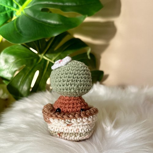 This bonsai been going to Pilates - she’s trying to become a little more well-rounded. 🤭

#amigurumi #crochetpattern