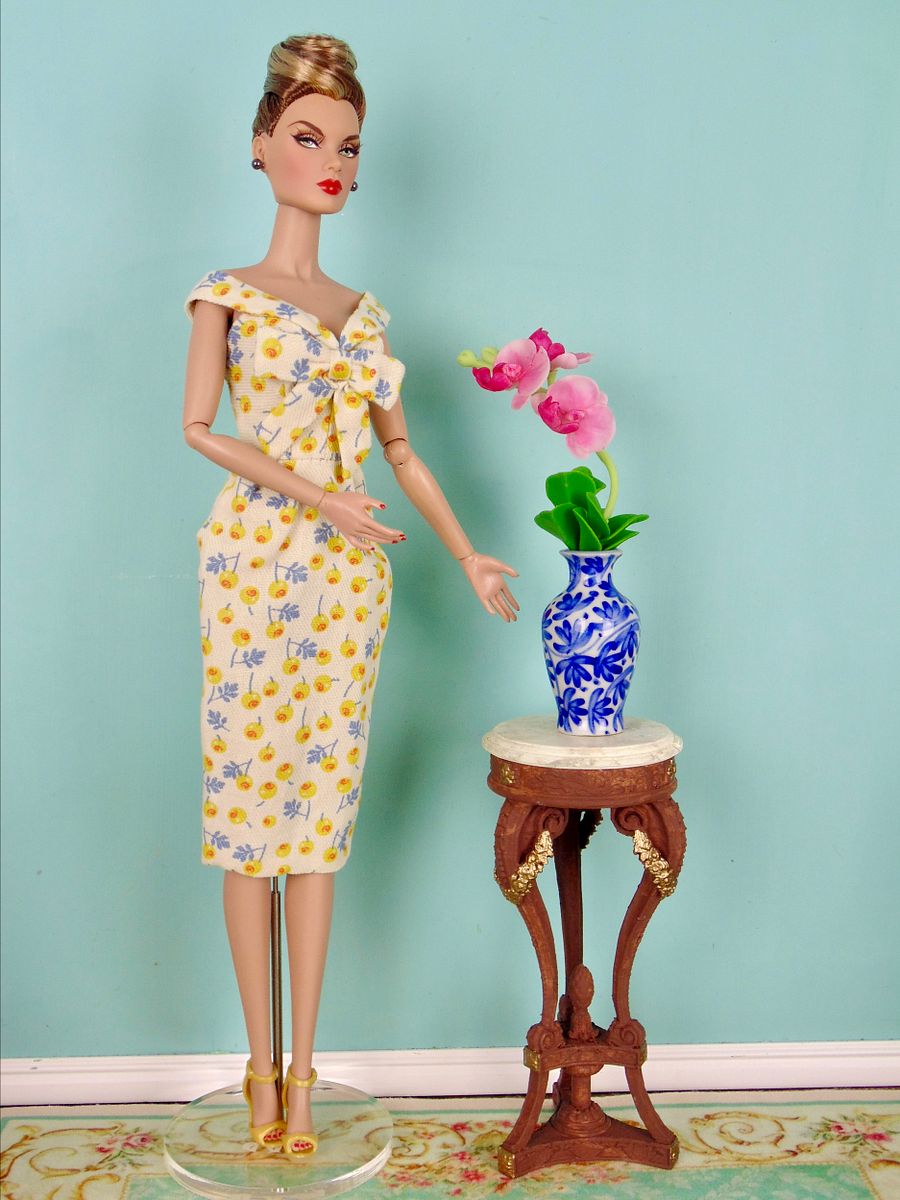 1:6 scale plant stand for 12” fashion dolls WALNUT product image (6)