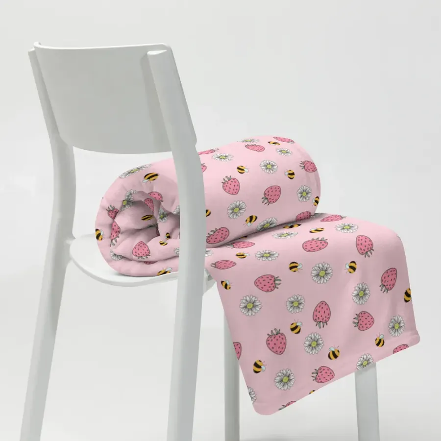 Strawberries And Flowers Blanket product image (8)