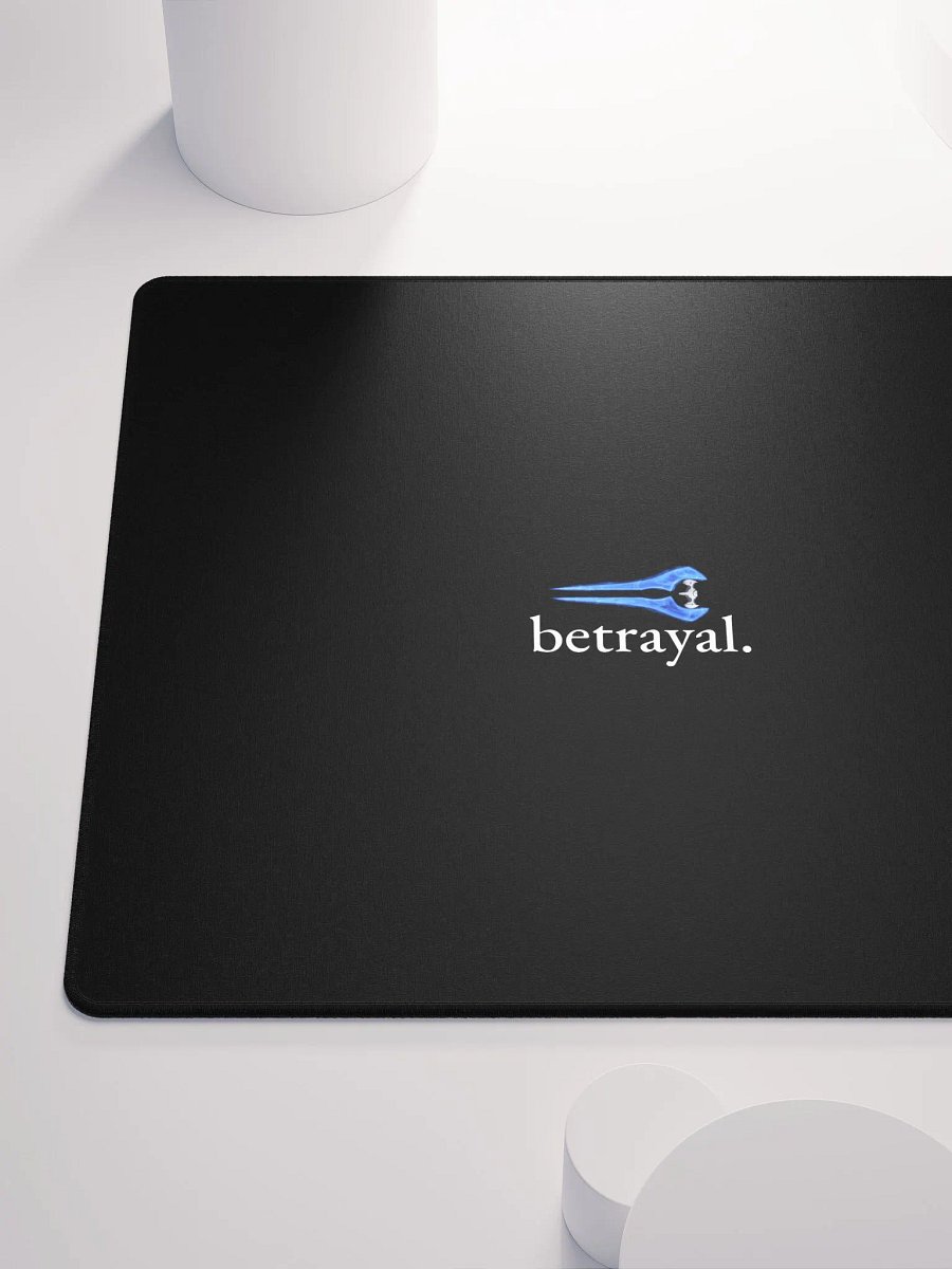 Betrayal Gaming Mouse Mat - Halo-Inspired Desk Accessory product image (10)