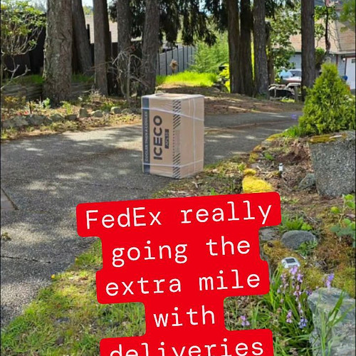 Share your bad @fedex stories! Make sure to tag @fedex

Shoutout for @reolinkcams always keeping an eye on things.