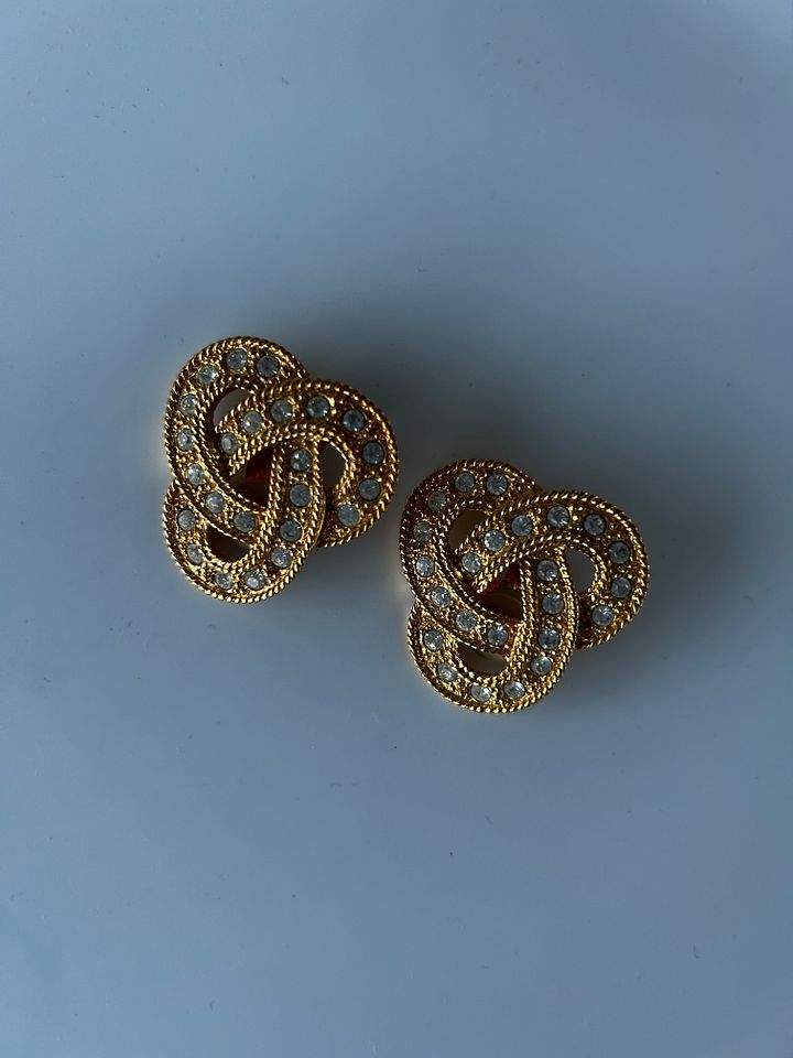 Vintage Avon Gold Tone Rhinestones Clip On Earrings product image (1)