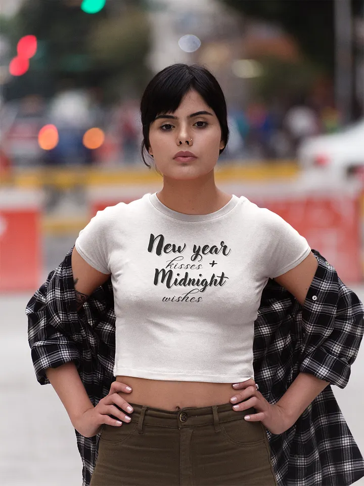 New years kisses and midnight wishes T-Shirt product image (91)