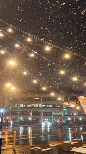 A bit of snow last night in Springfield, Ohio.

We barely get to see snow, we loved it.

#snowspotters #springfieldoh #flurri...