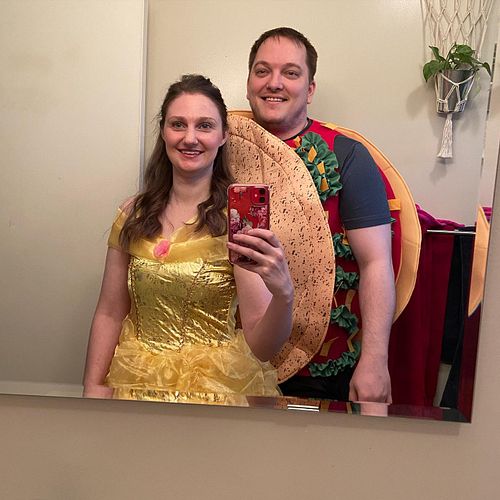 Happy Halloween from “Taco Bell” and Kita the spider! 👻🎃💀 #halloween #halloween2022 #happyhalloween #tacobell #tacobelle